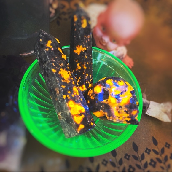 Oddities & Curiosities MYSTERY Box - Picture 2 of 8